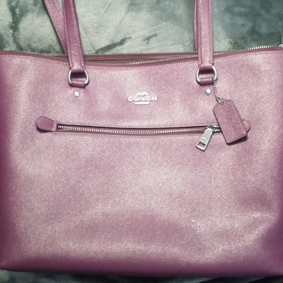 Coach Handbags - Coach Leather Tote Bag *LIKE NEW